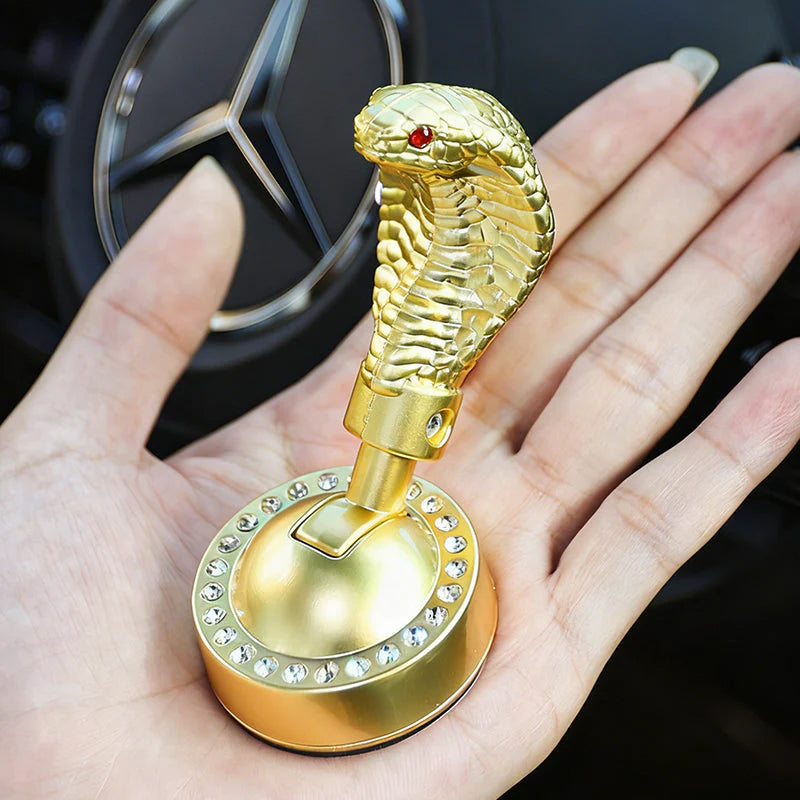 Páka startování auta ve tvaru hada s jedním tlačítkem