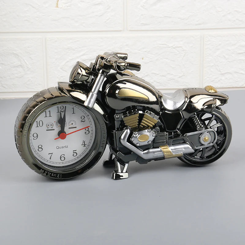 Kreativní motocyklový budík