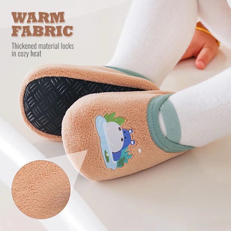 Silné a protiskluzové podlahové ponožky pro miminka