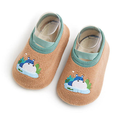 Silné a protiskluzové podlahové ponožky pro miminka