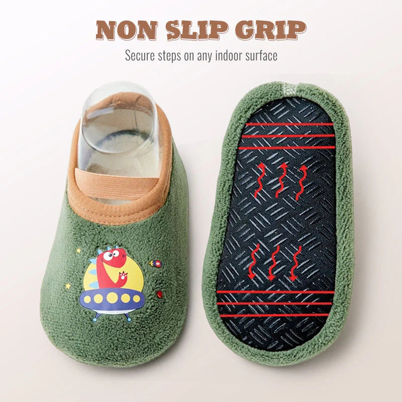 Silné a protiskluzové podlahové ponožky pro miminka