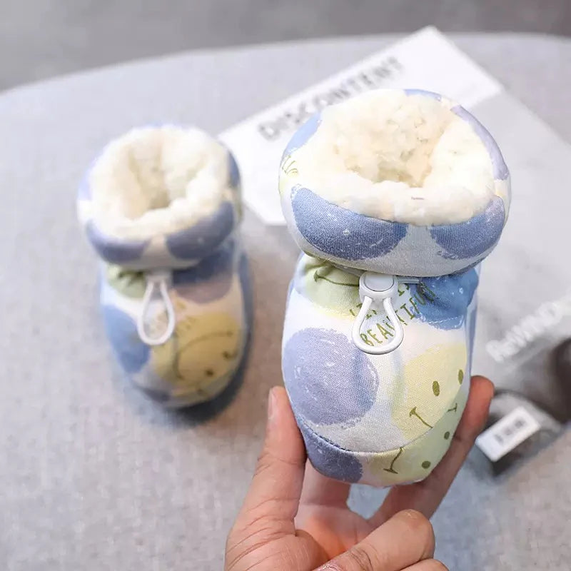 【💥Kup 1, získej 1 zdarma💥】Plyšové botičky pro batolata | Odolné vůči podpatkům + ultra měkký samet pro bezpečnější ochranu nohou👣