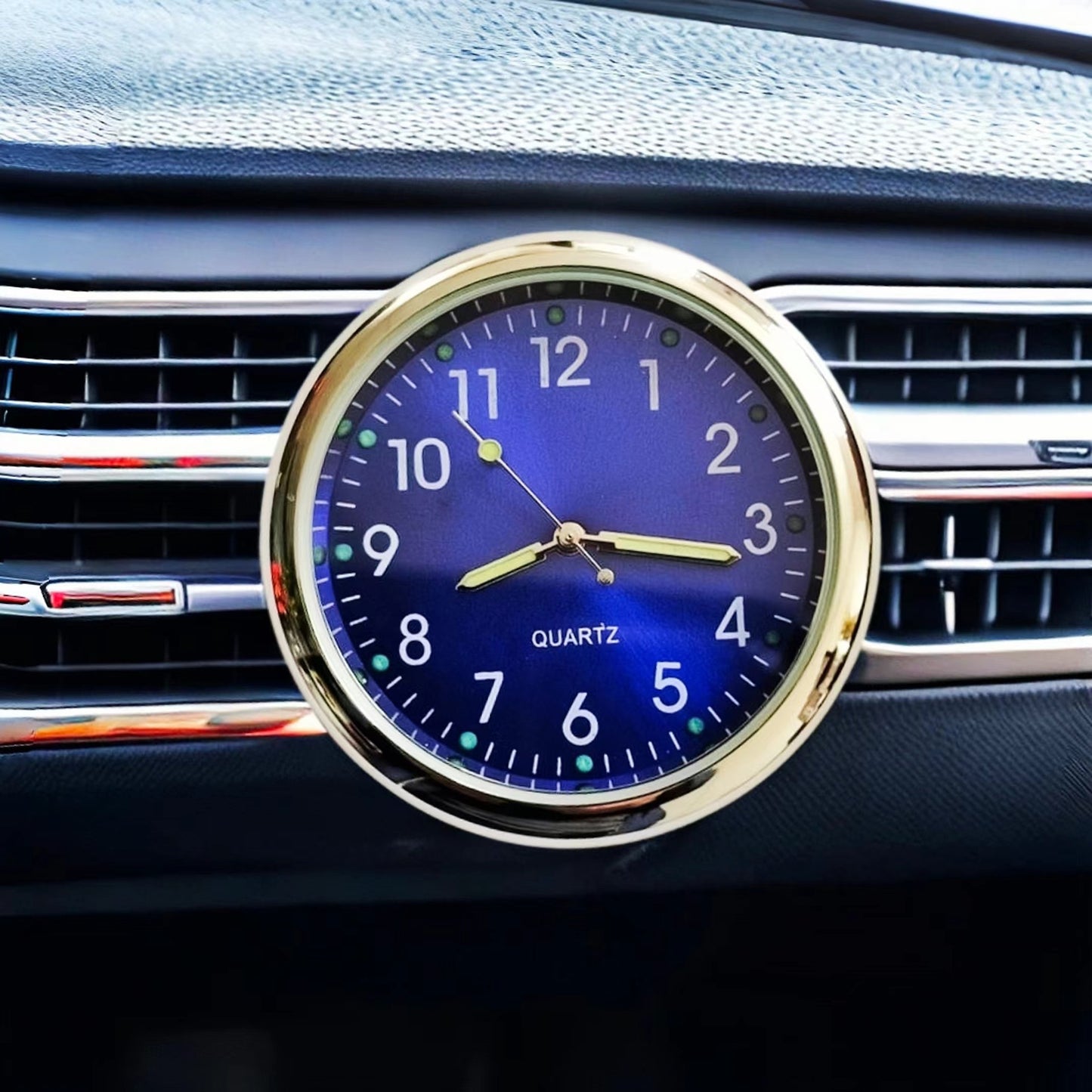 🕒[Kupte 1 a získejte 1 zdarma]🔥Nové malé svítivé hodiny do auta, v noci jasně uvidíte čas