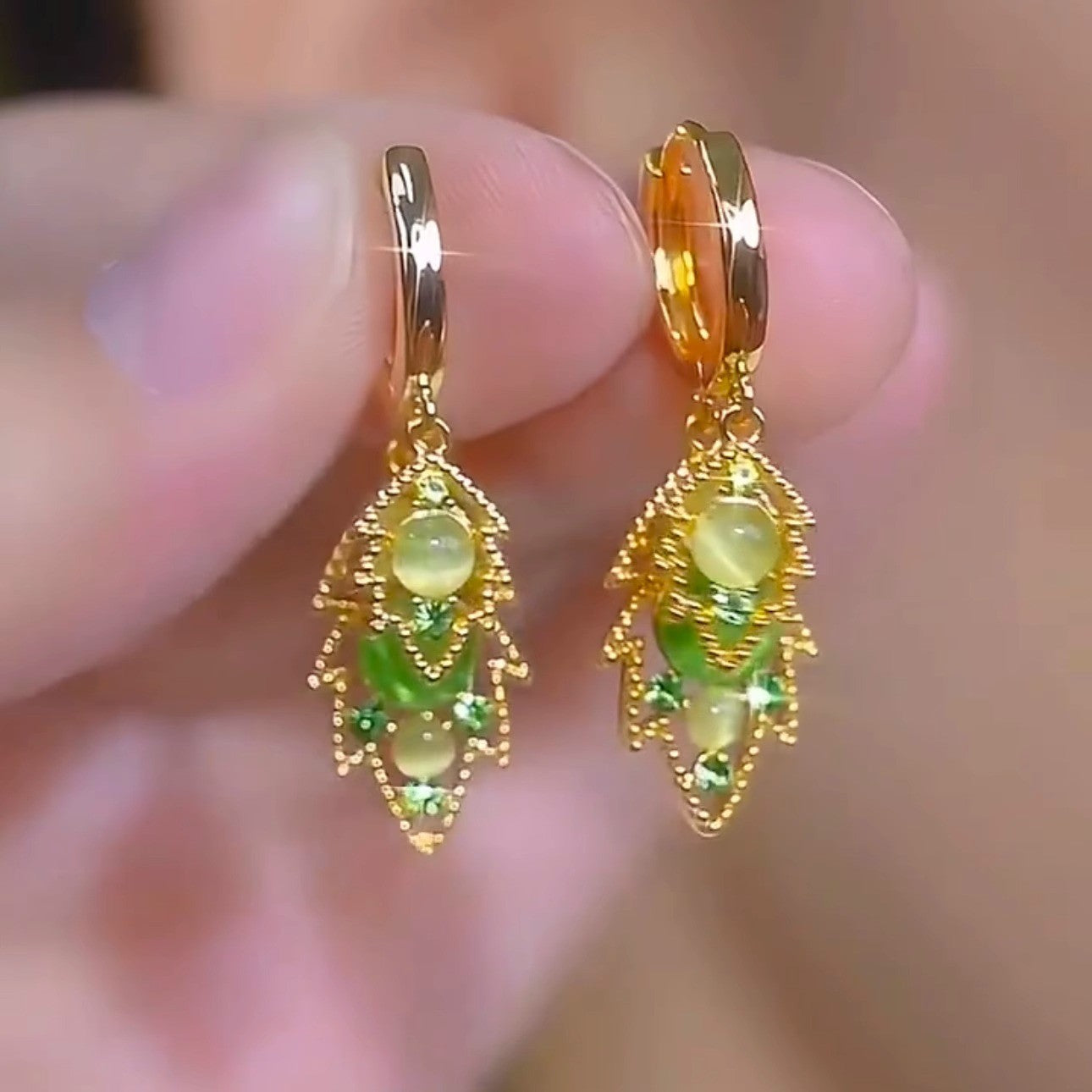 ✨Elegantní zlaté náušnice s třpytivými diamanty