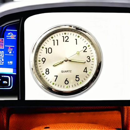 🕒[Kupte 1 a získejte 1 zdarma]🔥Nové malé svítivé hodiny do auta, v noci jasně uvidíte čas