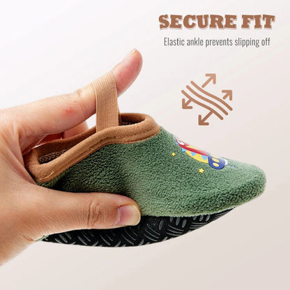 Silné a protiskluzové podlahové ponožky pro miminka