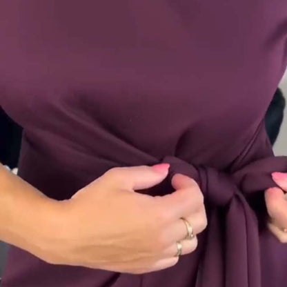 Elegantní midi šaty s předním uzlem a rozparkem pro ženy
